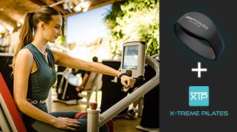 Frau trainiert an EGYM-Geräten bei Penthouse Sports